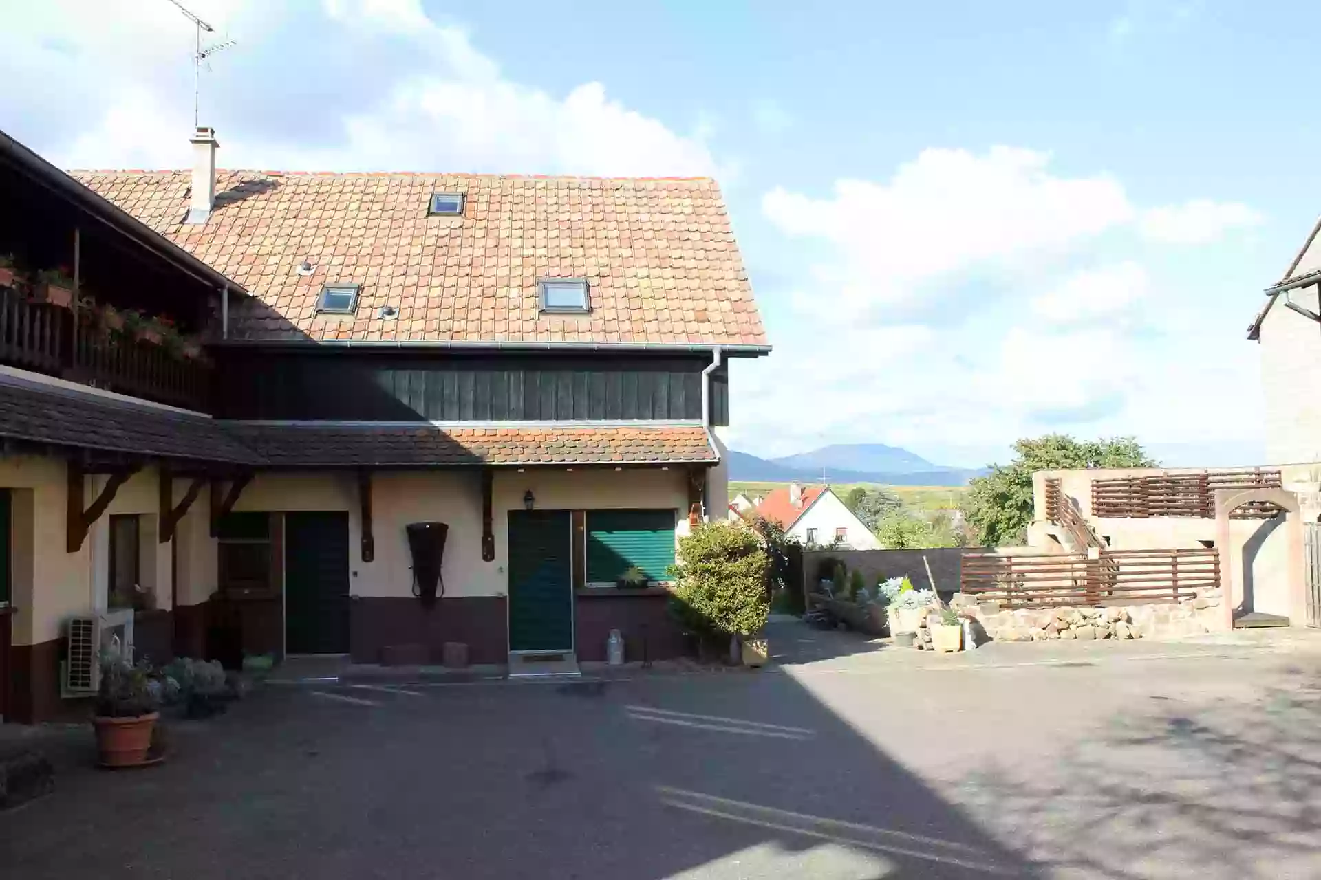 cours et parking gites l'Érable